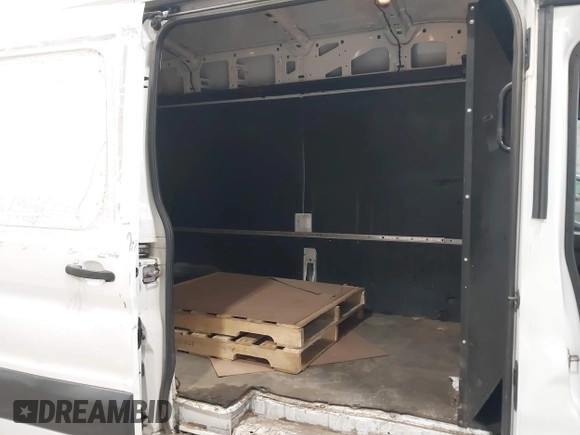 2015 Ford Transit z VIN 1FTSW3XMXFKB06129, wystawiony jako IAAI lot #42284690 z przebiegiem 198 236 mil mil oraz . Historia ofert i sprzedaży dostępna na DreamBid. Obrazek 8.