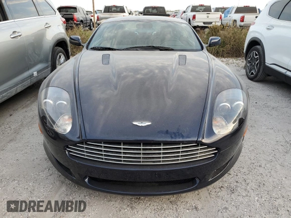 2009 Aston Martin DB9 z VIN SCFAD01E79GA12139, wystawiony jako Copart lot #76241164 z przebiegiem Nie podano mil oraz Szkody całkowita. Historia ofert i sprzedaży dostępna na DreamBid. Obrazek 5.