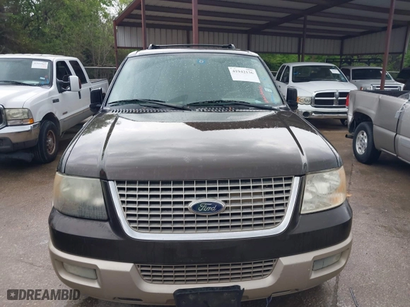 2005 Ford Expedition Eddie Bauer with VIN 1FMFU175X5LA96811, listed as a IAAI auction lot 41942136 with 250,112 mi miles. Bid and sale history available at carsss.com. Image 6.