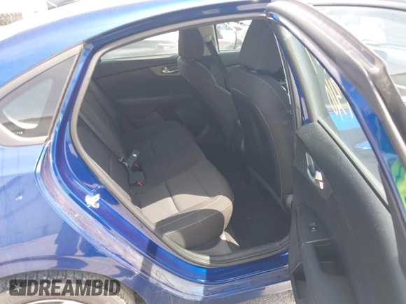 2019 Kia Forte LXS with VIN 3KPF24AD0KE118928, listed as a IAAI auction lot 39548504 with 43,573 mi miles. Bid and sale history available at carsss.com. Image 8.