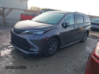 2021 Toyota Sienna XLE with VIN 5TDJRKEC2MS044996, listed as a IAAI auction lot 41116011 with 29,824 mi miles. Bid and sale history available at carsss.com. Image 2.