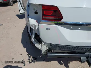 2018 Volkswagen Atlas SE with VIN 1V2KR2CAXJC586848, listed as a IAAI auction lot 42200959 with 96,336 mi miles and . Bid and sale history available at DreamBid. Image 18.