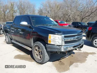 2013 Chevrolet Silverado 1500 LT with VIN 3GCPKSE70DG106167, listed as a IAAI auction lot 41745580 with 205,870 mi miles. Bid and sale history available at carsss.com. Image 1.