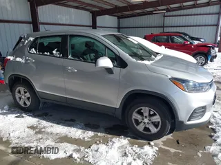 2020 Chevrolet Trax LS z VIN 3GNCJNSB9LL127074, wystawiony jako IAAI lot #41256285 z przebiegiem 107 162 mil mil oraz . Historia ofert i sprzedaży dostępna na DreamBid. Obrazek 13.