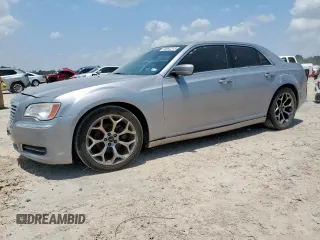 2013 Chrysler 300 z VIN 2C3CCAAG5DH647859, wystawiony jako Copart lot #60092215 z przebiegiem 143 549 mil mil oraz Czysty tytuł • Clean title. Historia ofert i sprzedaży dostępna na DreamBid. Obrazek 1.