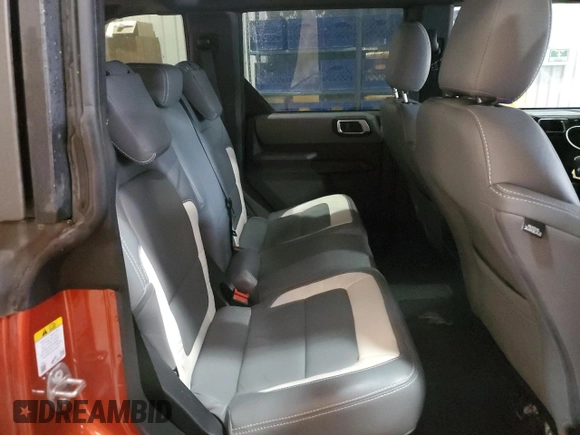 2022 Ford Bronco z VIN 1FMDE5BH9NLB59829, wystawiony jako Copart lot #43085555 z przebiegiem 16 727 mil mil oraz Czysty tytuł • Clean title. Historia ofert i sprzedaży dostępna na DreamBid. Obrazek 11.
