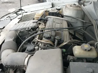 2004 Chevrolet Malibu Classic z VIN 1G1ND52F24M564104, wystawiony jako IAAI lot #42081525 z przebiegiem 142 182 mil mil oraz . Historia ofert i sprzedaży dostępna na DreamBid. Obrazek 12.