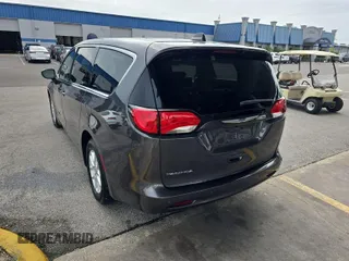 2018 Chrysler Pacifica Touring with VIN 2C4RC1DG1JR148709, listed as a IAAI auction lot 42787000 with 84,531 mi miles and . Bid and sale history available at DreamBid. Image 2.
