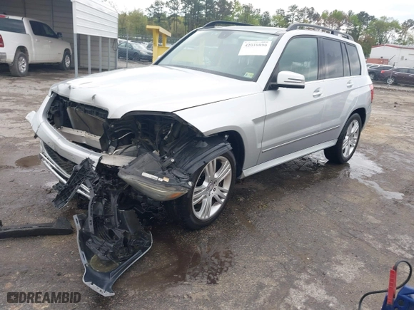2014 Mercedes-Benz GLK-Class GLK 350 with VIN WDCGG8JB3EG268686, listed as a IAAI auction lot 42010890 with 134,085 mi miles. Bid and sale history available at carsss.com. Image 17.