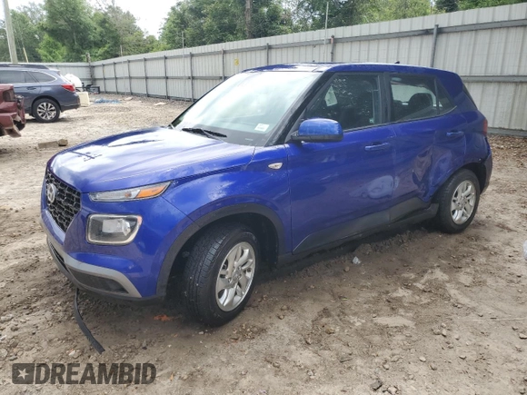 2021 Hyundai Venue SE z VIN KMHRB8A36MU068242, wystawiony jako Copart lot #56143775 z przebiegiem 104 035 mil mil oraz Czysty tytuł • Clean title. Historia ofert i sprzedaży dostępna na DreamBid. Obrazek 1.
