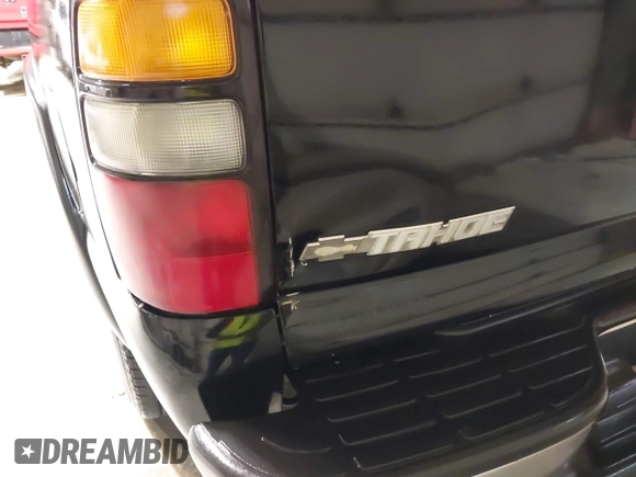 2005 Chevrolet Tahoe LS z VIN 1GNEK13T65J189354, wystawiony jako IAAI lot #42307925 z przebiegiem 166 521 mil mil oraz . Historia ofert i sprzedaży dostępna na DreamBid. Obrazek 12.