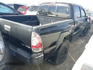 2011 Toyota Tacoma with VIN 5TFLU4EN4BX003524, listed as a IAAI auction lot 41357331 with 226,864 mi miles and . Bid and sale history available at carsss.com. Image 4.