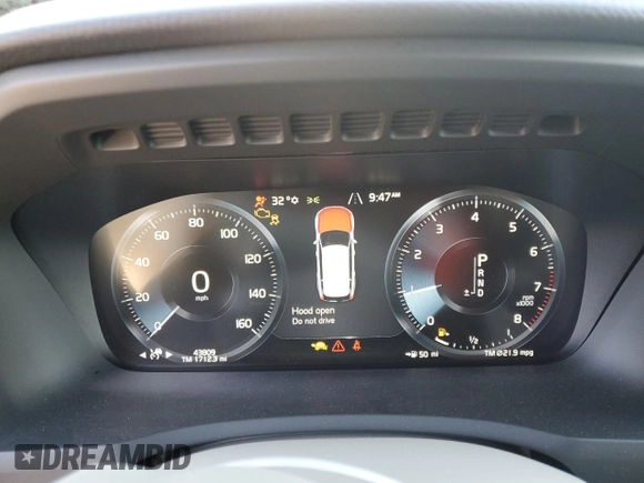 2020 Volvo XC90 Momentum with VIN YV4102PK4L1591775, listed as a Copart auction lot 84512774 with 43,809 mi miles and Salvage Title. Bid and sale history available at carsss.com. Image 9.