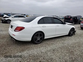 2020 Mercedes-Benz E-Class E 350 with VIN WDDZF8DB6LA701257, listed as a Copart auction lot 43832105 with 37,601 mi miles and Salvage Title. Bid and sale history available at carsss.com. Image 3.
