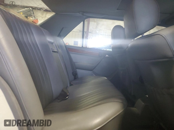 1992 Mercedes-Benz 300 with VIN WDBEA26D0NB615523, listed as a Copart auction lot 44381835 with 170,142 mi miles and Clean Title. Bid and sale history available at DreamBid. Image 10.