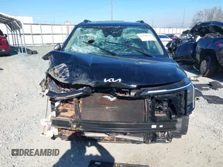 2025 Kia Carnival SX with VIN KNDNE5K35S6472142, listed as a IAAI auction lot 41280650 with 4,181 mi miles and . Bid and sale history available at DreamBid. Image 12.