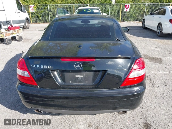 2008 Mercedes-Benz SLK 350 z VIN WDBWK56F38F186671, wystawiony jako IAAI lot #41530919 z przebiegiem 115 567 mil mil oraz . Historia ofert i sprzedaży dostępna na DreamBid. Obrazek 16.