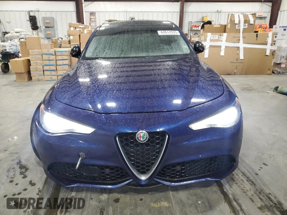 2017 Alfa Romeo Giulia Ti z VIN ZARFAECN6H7543339, wystawiony jako Copart lot #47017935 z przebiegiem 97 435 mil mil oraz Szkody całkowita. Historia ofert i sprzedaży dostępna na DreamBid. Obrazek 5.