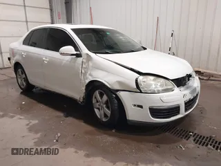 2008 Volkswagen Jetta Sedan SE with VIN 3VWRM71K98M015672, listed as a IAAI auction lot 41275576 with 161,131 mi miles. Bid and sale history available at carsss.com. Image 1.