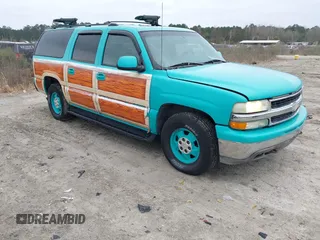 2000 Chevrolet Suburban LT with VIN 3GNFK16T8YG220495, listed as a IAAI auction lot 41758910 with 258,226 mi miles. Bid and sale history available at carsss.com. Image 1.