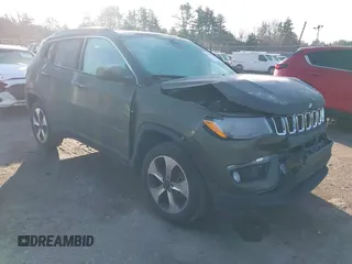 2018 Jeep Compass Latitude z VIN 3C4NJDBB2JT334592, wystawiony jako IAAI lot #41052750 z przebiegiem 90 205 mil mil oraz . Historia ofert i sprzedaży dostępna na DreamBid. Obrazek 1.
