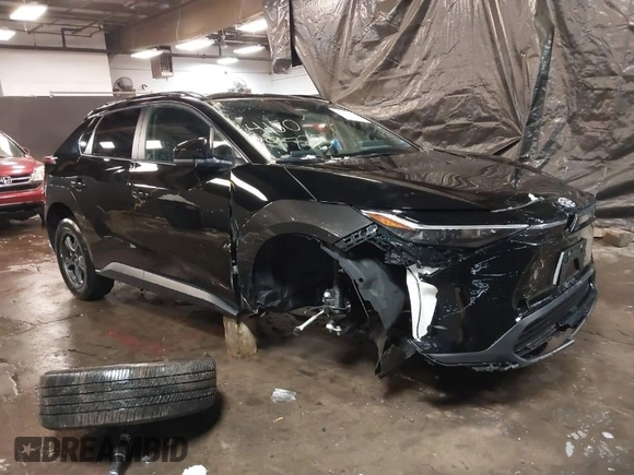 2024 Toyota bZ4X XLE z VIN JTMAAAAA3RA043494, wystawiony jako IAAI lot #41509723 z przebiegiem 5 279 mil mil oraz . Historia ofert i sprzedaży dostępna na DreamBid. Obrazek 1.