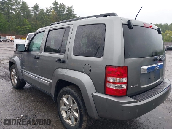 2012 Jeep Liberty Sport Latitude z VIN 1C4PJMAK1CW170372, wystawiony jako IAAI lot #42332614 z przebiegiem 109 860 mil mil oraz . Historia ofert i sprzedaży dostępna na DreamBid. Obrazek 3.