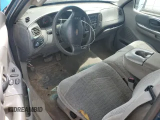 2000 Ford F-150 XL z VIN 1FTRX17W4YKA07388, wystawiony jako Copart lot #53160325 z przebiegiem Nie podano mil oraz Czysty tytuł • Clean title. Historia ofert i sprzedaży dostępna na DreamBid. Obrazek 8.