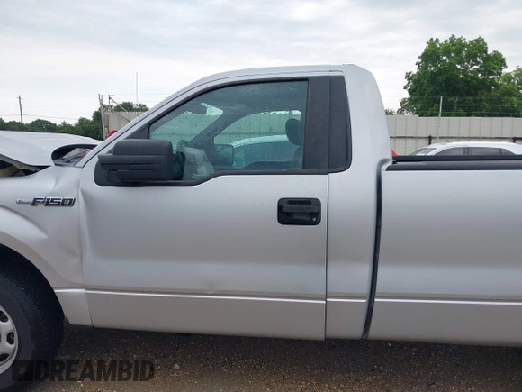2013 Ford F-150 XL z VIN 1FTMF1CM1DKF27849, wystawiony jako IAAI lot #42308542 z przebiegiem 74 352 mil mil oraz . Historia ofert i sprzedaży dostępna na DreamBid. Obrazek 15.