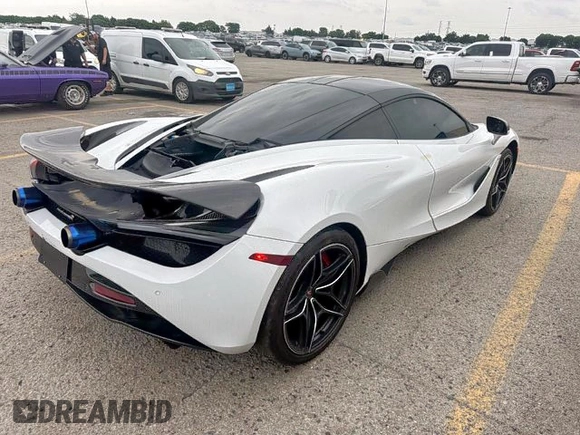 2018 McLaren 720S z VIN SBM14DCAXJW002364, wystawiony jako Copart lot #55175295 z przebiegiem 22 800 mil mil oraz Tytuł czysty. Historia ofert i sprzedaży dostępna na DreamBid. Obrazek 4.