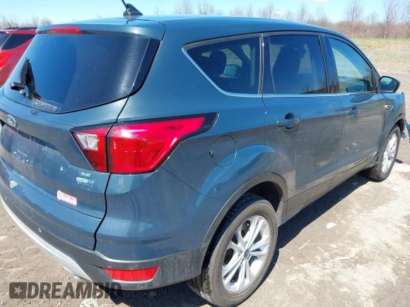 2019 Ford Escape SE z VIN 1FMCU9GDXKUC06609, wystawiony jako IAAI lot #42061974 z przebiegiem 148 064 mil mil oraz . Historia ofert i sprzedaży dostępna na DreamBid. Obrazek 4.