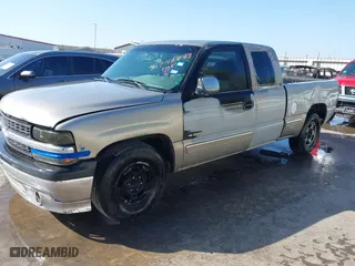 2000 Chevrolet Silverado 1500 LS with VIN 2GCEC19T8Y1276958, listed as a IAAI auction lot 41748779 with 1 mi miles. Bid and sale history available at carsss.com. Image 2.