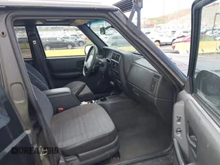 2000 Jeep Cherokee z VIN 1J4FF48S2YL190863, wystawiony jako IAAI lot #42820115 z przebiegiem 133 296 mil mil oraz . Historia ofert i sprzedaży dostępna na DreamBid. Obrazek 5.