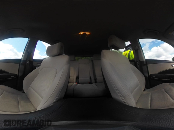 2017 Hyundai Santa Fe 2.4L z VIN 5NMZU3LB5HH043545, wystawiony jako IAAI lot #42244550 z przebiegiem 84 464 mil mil oraz . Historia ofert i sprzedaży dostępna na DreamBid. Obrazek 19.
