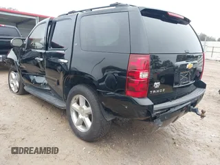 2014 Chevrolet Tahoe LT z VIN 1GNSCBE04ER143872, wystawiony jako IAAI lot #41377204 z przebiegiem 119 533 mil mil oraz . Historia ofert i sprzedaży dostępna na DreamBid. Obrazek 3.