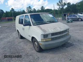 1998 Chevrolet Astro Cargo z VIN 1GCDM19WXWB192883, wystawiony jako IAAI lot #42538209 z przebiegiem 162 623 mil mil oraz . Historia ofert i sprzedaży dostępna na DreamBid. Obrazek 1.