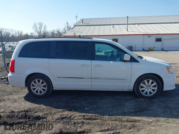 2013 Chrysler Town & Country Touring with VIN 2C4RC1BG8DR573559, listed as a IAAI auction lot 41793874 with 205,005 mi miles. Bid and sale history available at carsss.com. Image 14.