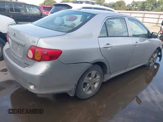 2010 Toyota Corolla z VIN 1NXBU4EE2AZ235143, wystawiony jako IAAI lot #42296343 z przebiegiem 194 187 mil mil oraz . Historia ofert i sprzedaży dostępna na DreamBid. Obrazek 4.