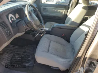 2008 Dodge Dakota SXT z VIN 1D7HW38K48S525576, wystawiony jako Copart lot #84548714 z przebiegiem 107 841 mil mil oraz Szkoda całkowita • Salvage title. Historia ofert i sprzedaży dostępna na DreamBid. Obrazek 7.