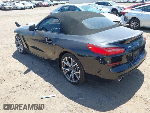 2020 BMW Z4 sDrive30i z VIN WBAHF3C06LWW72769, wystawiony jako IAAI lot #42458058 z przebiegiem 38 448 mil mil oraz . Historia ofert i sprzedaży dostępna na DreamBid. Obrazek 3.