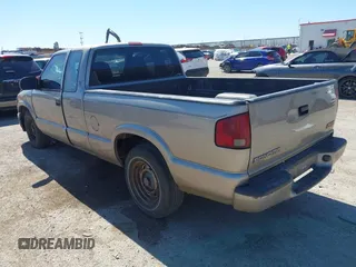 2001 GMC Sonoma SLS 1SG z VIN 1GTCS19W218143006, wystawiony jako IAAI lot #41754688 z przebiegiem 159 375 mil mil oraz . Historia ofert i sprzedaży dostępna na DreamBid. Obrazek 3.