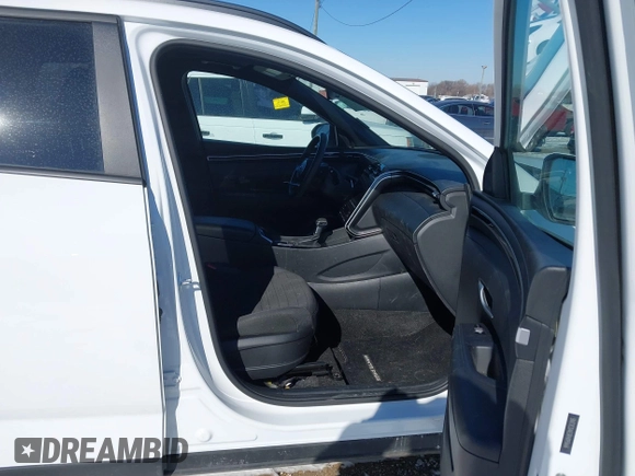 2024 Hyundai Santa Cruz SEL z VIN 5NTJCDAE2RH093666, wystawiony jako IAAI lot #41639659 z przebiegiem 28 599 mil mil oraz . Historia ofert i sprzedaży dostępna na DreamBid. Obrazek 5.