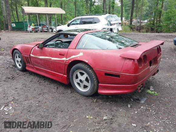 1985 Chevrolet Corvette z VIN 1G1YY078XF5129469, wystawiony jako IAAI lot #42260139 z przebiegiem 55 955 mil mil oraz . Historia ofert i sprzedaży dostępna na DreamBid. Obrazek 3.