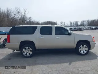 2014 GMC Yukon XL SLT with VIN 1GKS2KE71ER110308, listed as a IAAI auction lot 41940610 with 202,071 mi miles. Bid and sale history available at carsss.com. Image 13.