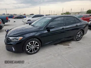 2024 Volkswagen Jetta Sport z VIN 3VWBM7BU5RM077878, wystawiony jako Copart lot #60352195 z przebiegiem 24 056 mil mil oraz Szkoda całkowita • Salvage title. Historia ofert i sprzedaży dostępna na DreamBid. Obrazek 1.