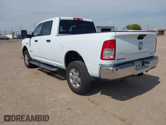 2024 Ram 2500 Big Horn z VIN 3C6UR5DL4RG246011, wystawiony jako IAAI lot #42351899 z przebiegiem 63 283 mil mil oraz . Historia ofert i sprzedaży dostępna na DreamBid. Obrazek 3.