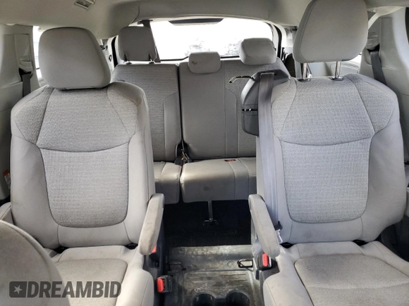 2022 Toyota Sienna LE z VIN 5TDKSKFC6NS063429, wystawiony jako Copart lot #54986965 z przebiegiem Nie podano mil oraz Szkody całkowita. Historia ofert i sprzedaży dostępna na DreamBid. Obrazek 10.