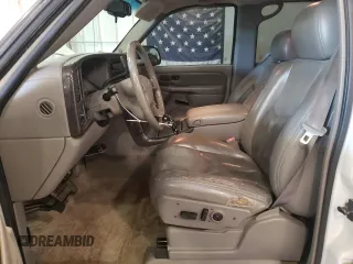2003 GMC Yukon Denali z VIN 1GKEK63U23J136487, wystawiony jako Copart lot #57974035 z przebiegiem 280 637 mil mil oraz Tytuł czysty. Historia ofert i sprzedaży dostępna na DreamBid. Obrazek 7.