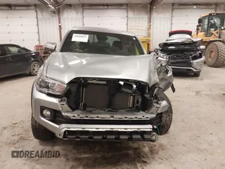 2023 Toyota Tacoma SR z VIN 3TMCZ5AN4PM597509, wystawiony jako IAAI lot #42020023 z przebiegiem 36 941 mil mil oraz . Historia ofert i sprzedaży dostępna na DreamBid. Obrazek 12.