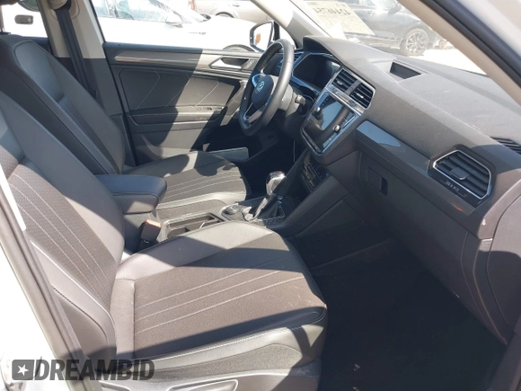 2024 Volkswagen Tiguan SE с VIN 3VV2B7AX9RM123637, выставлен на аукционе IAAI как лот 42446754 с пробегом 20 573 миль миль и . История ставок и продаж доступна на DreamBid. Изображение 5.